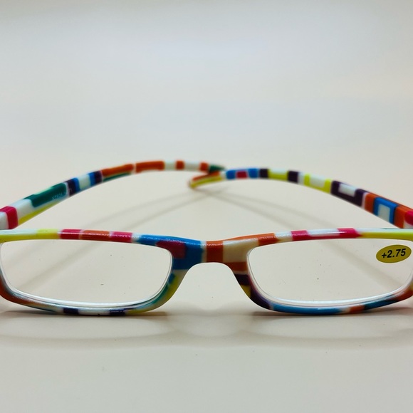 NEW GEOMETRIC NARROW READERS. FEATURES MULTI-COLOR DESIGN WITH MATCHING CASE - Picture 8 of 8